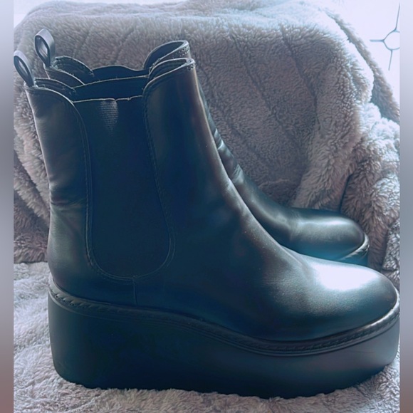Women’s Nine West size 8.5 platform Chelsea boots. - Picture 2 of 4